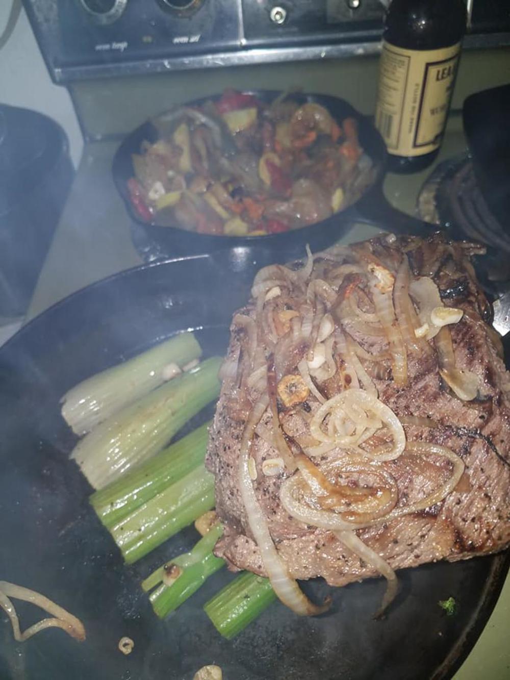 Od lešina priprema obroke 