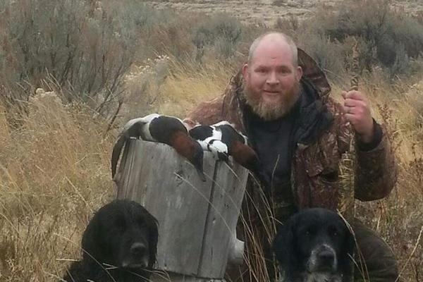 KAD IM KAŽEM ŠTA SU POJELI, NE MOGU DA VERUJU: Ovaj muškarac meso nabavlja na neverovatan način!