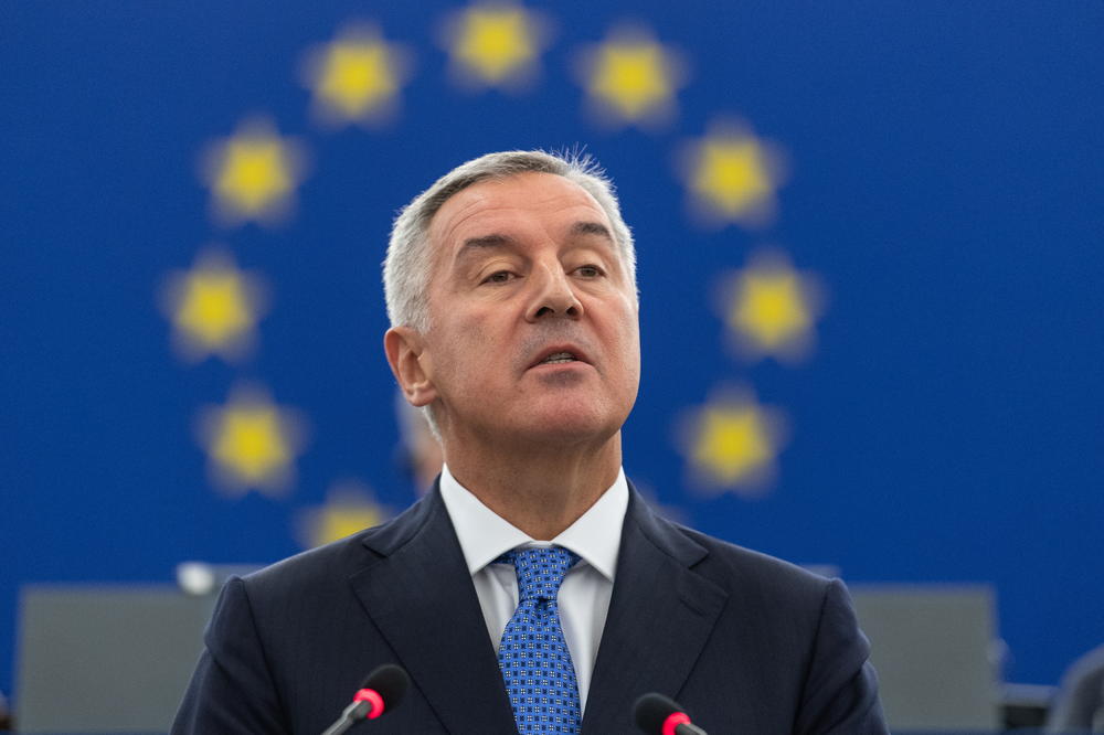 MILO IZVREĐAO SRPSKE ŽRTVE U NAJSRAMNIJEM GOVORU IKADA: Skroz je izvrnuo NJEGOŠEVE reči! (VIDEO)