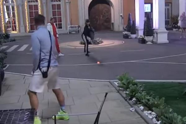 U ZADRUZI BUKNUO PLAMEN: Miljana Kulić zamalo da ZAPALI IMANJE! Jao, jao, zovi ih! Ukućani se PRESTRAVILI! (VIDEO)