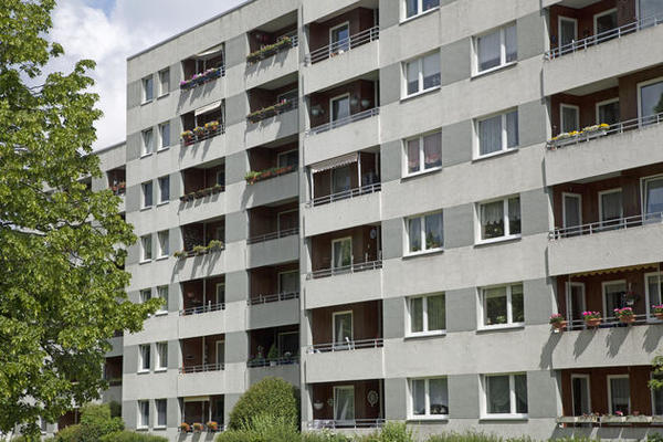 PREPRODAVALI TUĐE STANOVE PO BEOGRADU: Prevaranti lažirali kupoprodajne ugovore, pa se knjižili kao vlasnici