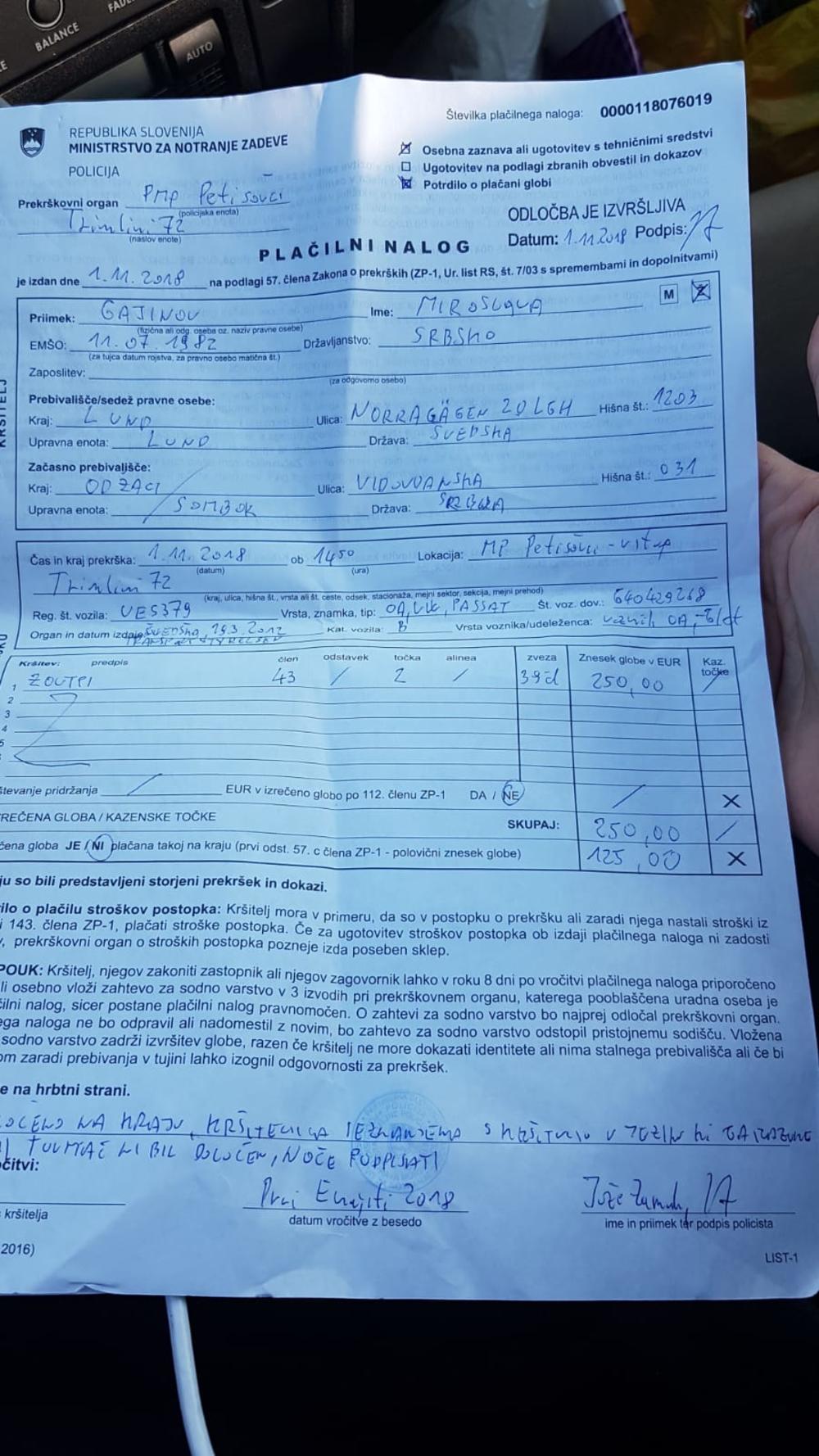 Granični policajac je napisao kaznu Miroslavi zbog konzumiranja cigareta