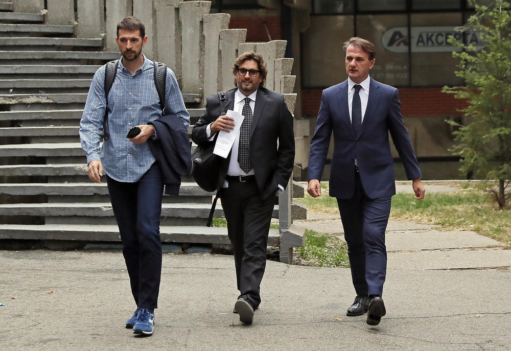 Andrea Trinkijeri dolazi na promociju u pratnji Nikole Lončara i Ostoje Mijailovića  