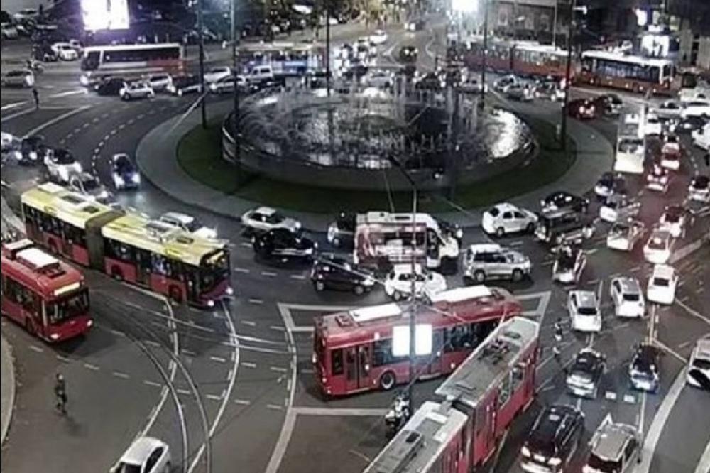 KOLAPS U BEOGRADU: Tramvaji stoje, trole ne rade, OVUDA NEMOJTE DA IDETE!