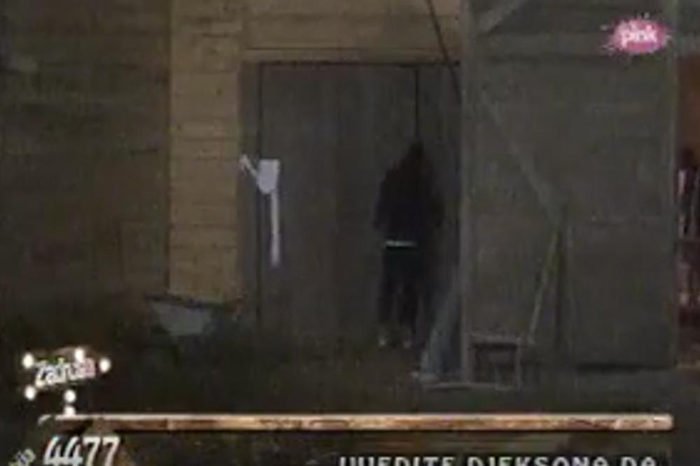 INCIDENT U ZADRUZI! Lazar pokušao da razvali kapiju, i to sve zbog NJE! (VIDEO)