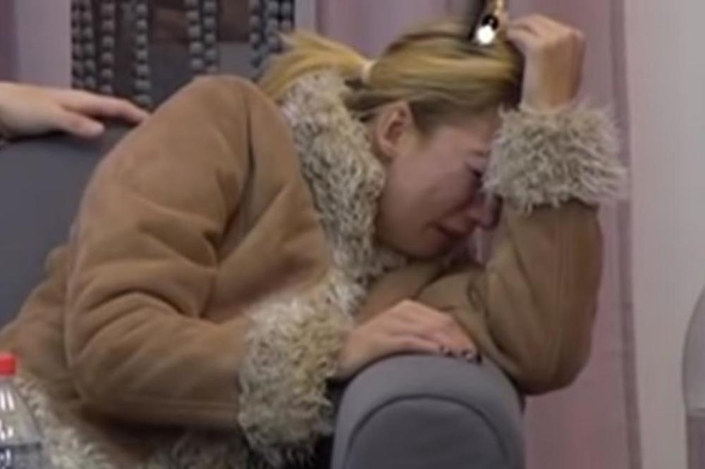 GLEDALA JE U JEDNU TAČKU, HRANILI SMO JE KAŠOM, SKROZ JE PUKLA: Nadeždina majka otkrila JEZIVU ISTINU!