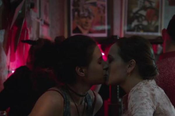 Srbi se još uvek nisu oporavili od ovoga: Snimila trojku sa koleginicom i bratom slavne glumce pa sve zabezeknula