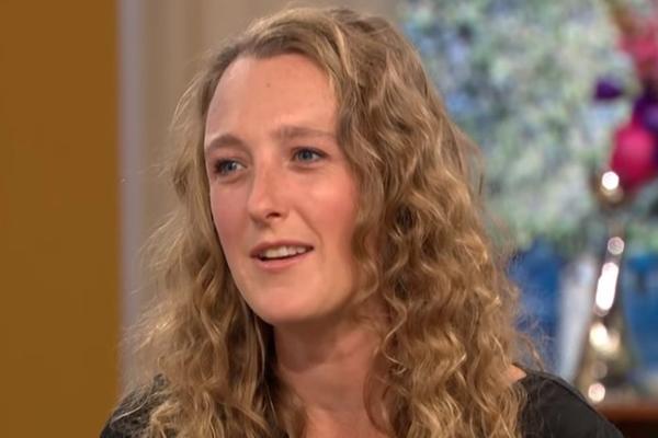 DEVOJKA SE VERILA S DUHOM?! Želi da mu rodi BEBU, a trenutno biraju VERENIČKI PRSTEN (VIDEO)