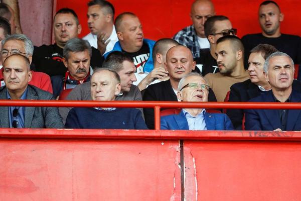 LEGENDE ZVEZDE ZAGRMELE: Odbranićemo naš klub! Država više pomaže Partizanu nego nama!