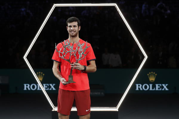 HAČANOV OSTVARIO ISTORIJSKI TRIJUMF: Poraz Đokovića u finalu Pariza!