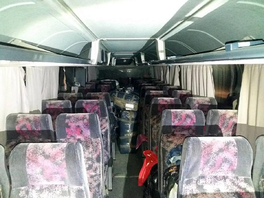 Carinici otkrili autobus prepun sumnjive firmirane garderobe  