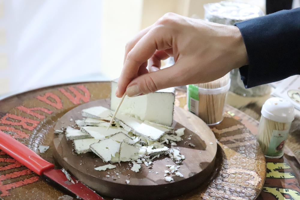 Kačkavalj, borovnica    