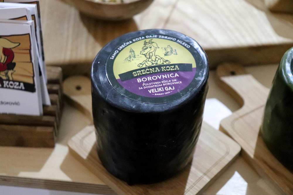 Kačkavalj, borovnica  