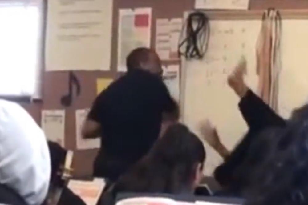 UHAPŠEN NASTAVNIK KOJI JE TUKAO UČENIKA NA ČASU: Ostali đaci sve snimili, dečak prevezen u bolnicu! (VIDEO)