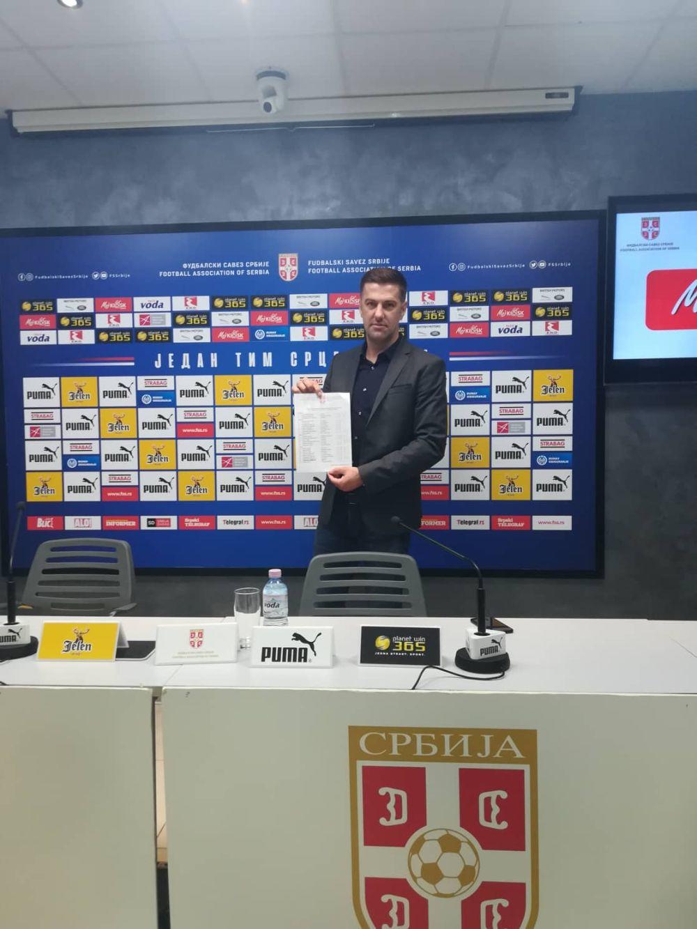 Mladen Krstajić sa spiskom reprezentacije za mečeve sa Crnom Gorom i Litvanijom  