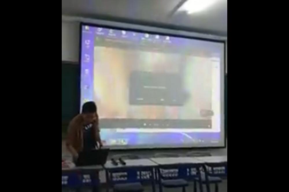NAJGORI PROFESOR IKADA? Puštao je učenicima prezentaciju, a na ekranu se pojavilo nešto SKROZ POGREŠNO! (VIDEO)