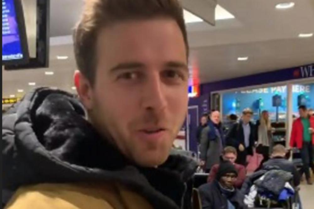 NIJE HTEO DA PLAĆA RUČNI PRTLJAG U AVIONU, PA SE SETIO ODLIČNOG TRIKA: Ono što je uradio je zapravo praktično!