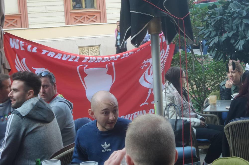 ESPRESO NALETEO NA NAVIJAČE LIVERPULA U BEOGRADU: Gledao sam snimke sa vašeg derbija, deluje zastrašujuće!