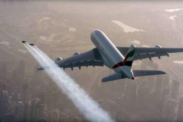 PUTNICI GLEDALI U NEVERICI: Leteli su avionom, pa su kroz prozor ugledali scenu iz NAUČNO-FANTASTIČNIH filmova!