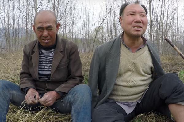 JA SAM NJEGOVE RUKE, ON MOJE OČI: Slepi muškarac i njegov najbolji prijatelj bez ruku uradili su nešto NEVEROVATNO!