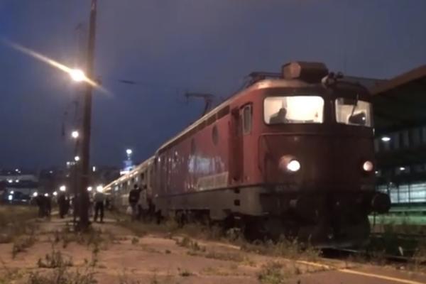 PUTNICA ZGROŽENA ONIM ŠTO JE ZATEKLA U KUPEU: Krenula je vozom Beograd-Bar i naišla na UŽASNU neprijatnost! (FOTO)