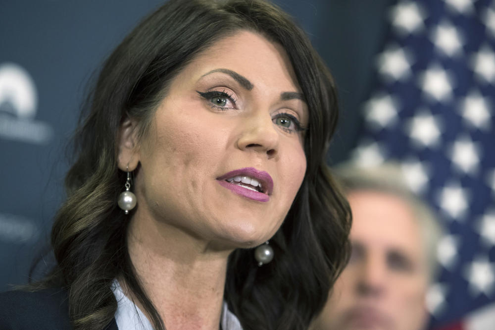 OVU ŽENU TRENUTNO PLJUJU SVI U AMERICI: Ljudi sada UMIRU zbog njene GLUPOSTI!