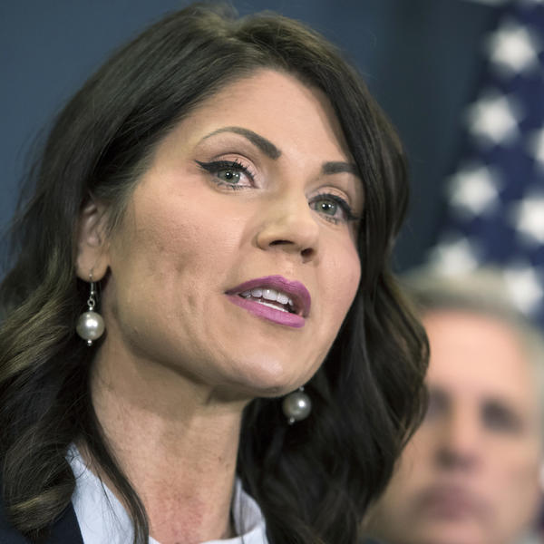 OVU ŽENU TRENUTNO PLJUJU SVI U AMERICI: Ljudi sada UMIRU zbog njene GLUPOSTI!