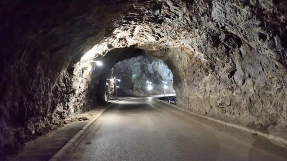 Tunel koji nastanjuju šišmiši 