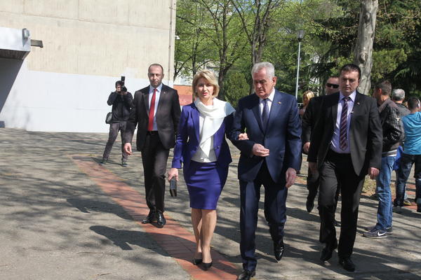 TOMISLAV I DRAGICA NIKOLIĆ ZARAŽENI KORONOM: Hospitalizovani u KBC Dragiša Mišović