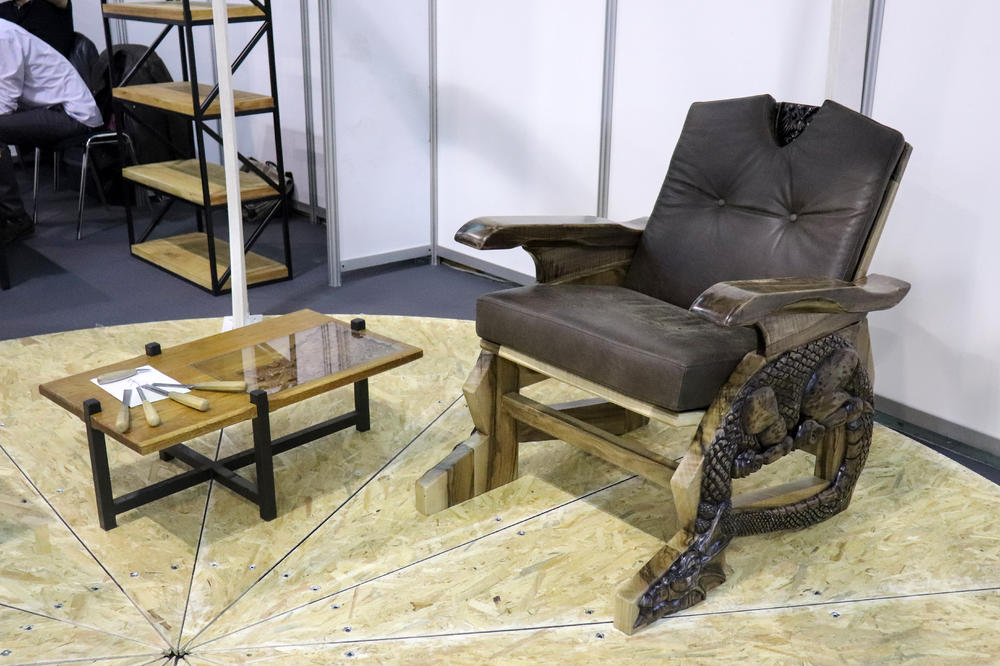 PRONAŠLI SMO NAJSKUPLJU STOLICU NA SAJMU NAMEŠTAJA NA KOJOJ ZMAJEVI DAVE SAMI SEBE: Bila je presto despota Stefana