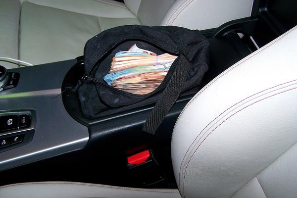 ŠVERC DEVIZA KAO 90-IH! Na Gradini ZAPLENJENO 170.000 neprijavljenih evra