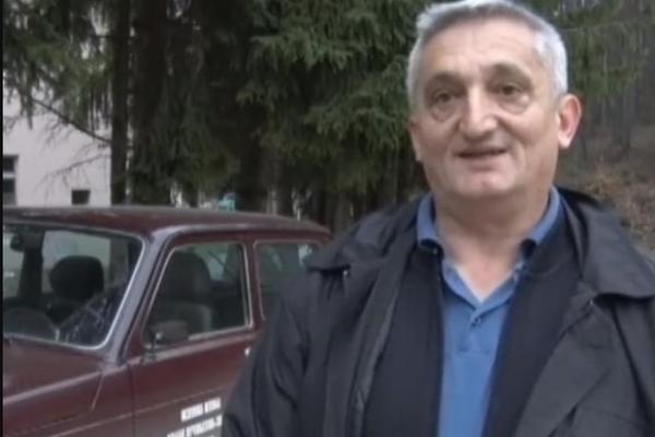 VIDOSAV JE DIREKTOR ŠKOLE VELIKOG SRCA: Deca ga obožavaju, a ono što radi za njih  će vas oduševiti!