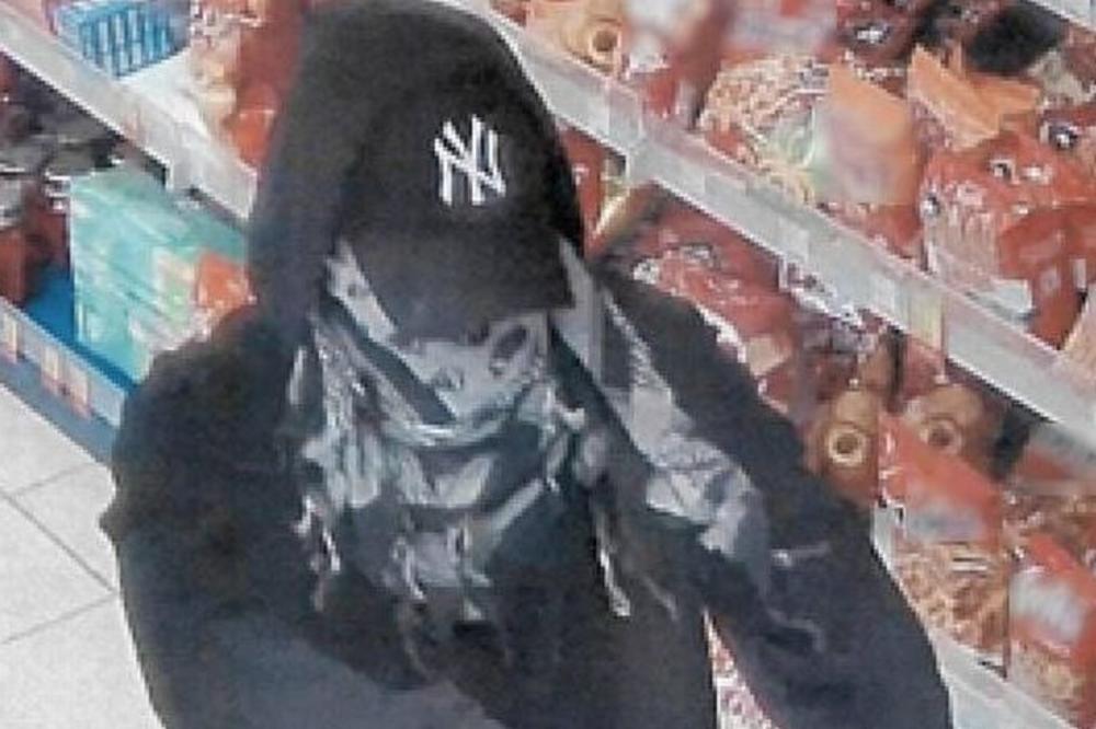 NIKO NIJE MOGAO DA JOJ UĐE U TRAG: Maskirana devojka godinama PLJAČKALA pumpe i kisoke, a sad je UHVAĆENA!