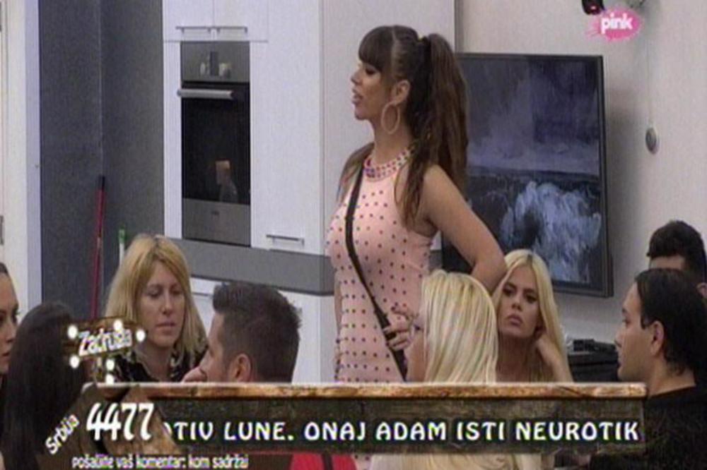 NAJTEŽA UVREDA KOJU LJUDSKI UM MOŽE DA ZAMISLI: Sve je snimljeno, pa vi pogledajte! (VIDEO)