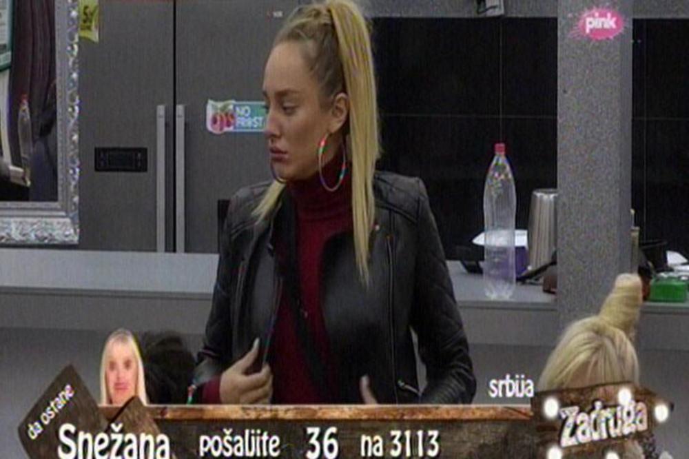 LUNA NAČISTO POLUDELA OD NEDOSTATKA SE*SA PA OPLELA: Sve je dobro dok ULAZI, sad ću u hotel da se mazim sama!