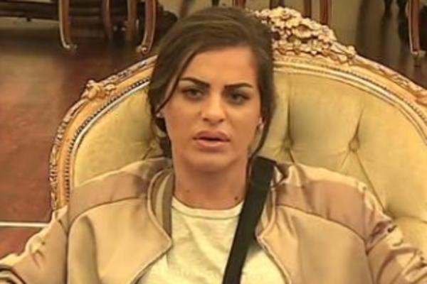 NISI NI MAJKA NI SUPRUGA, TI  SI KU*VA: Dina i Izabela se POSVAĐALE pa napravile OPŠTI HAOS! (FOTO)