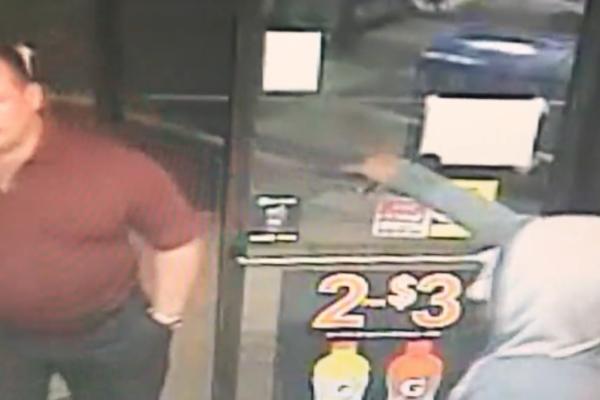 OVO JE NAJHLADNOKRNIJI ČOVEK NA PLANETI: Svi su zbunjeni, i pljačkaš, i vlasnik prodavnice, i policija! (VIDEO)