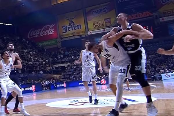 UDARIO ME JE JAKO I NAMERNO, S LEĐA: Prešao iz Zvezde u Partizan, pa dobio lakat u glavu od bivšeg saigrača!