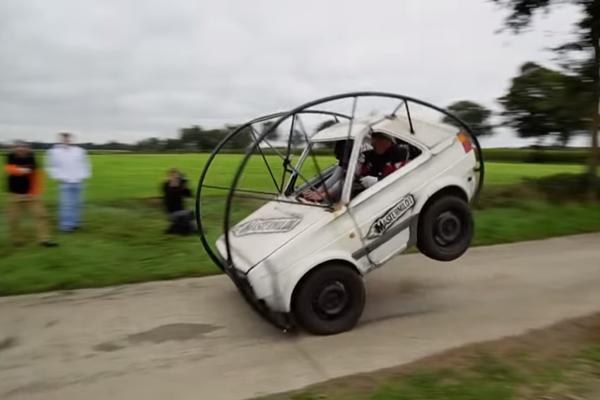 LEGENDARNI GOLF U NEVIĐENOM IZDANJU: Može lako da završi na KROVU, ali... (VIDEO)