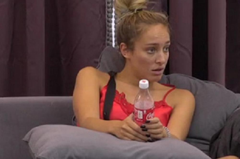 LUNA SE PONOVO UKANALILA?! Priznala kad je izgubila NEVINOST, a onda je otkrila šta prvo pita dečka kad se smuvaju