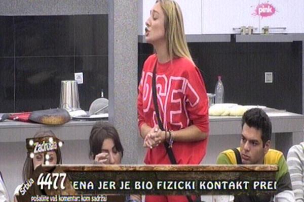 KIJIN FAN NAPRAVIO HAOS! Luna besna, ponavljala da prestanu da prave te glupave priče! (VIDEO)