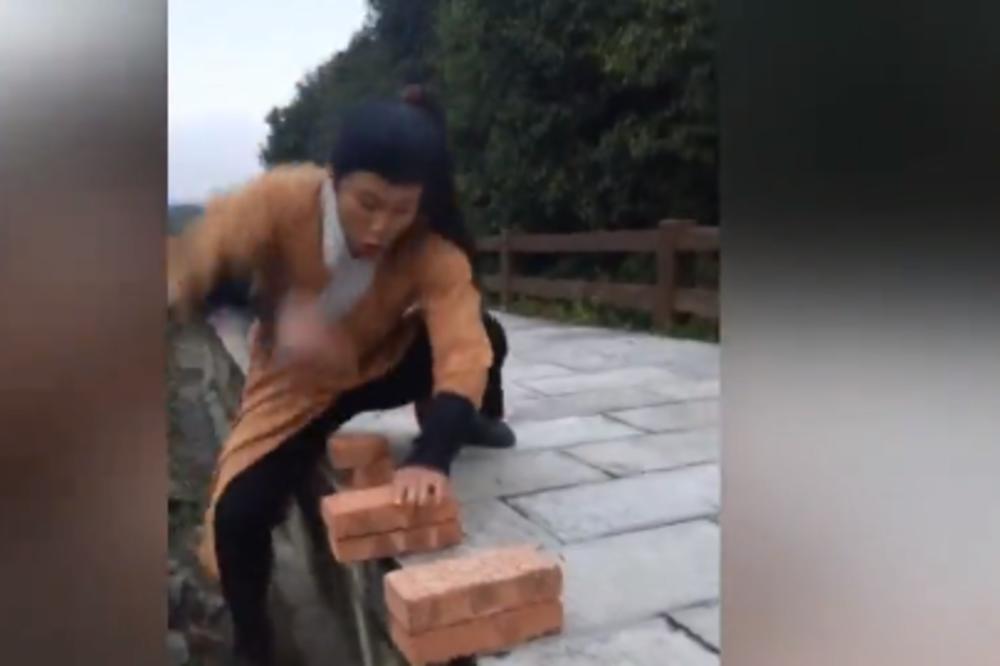 DA LI JE OVO ROBOT, VANZEMALJAC ILI ŠTA JE??? Ono što je uradio ovim ciglama ČOVEK NE MOŽE! (VIDEO)