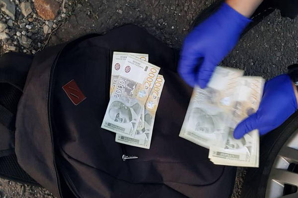 RANČEVI SU BILI PUNI NOVCA! Uhapšena četvorica iz Kraljeva zbog primanja i davanja mita (FOTO)