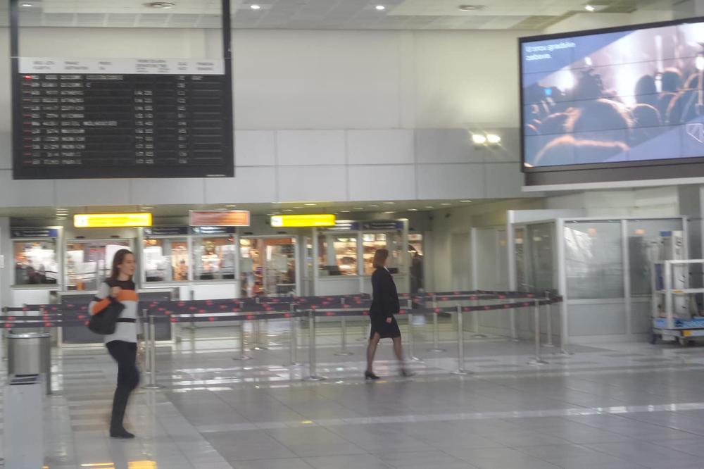 RUSKINJA PIJANA K'O LETVA PRAVILA HAOS NA BG AERODROMU! Razbijala stakla, svuda oko nje je BIO LOM I SRČA!