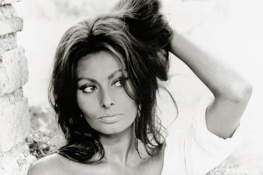 UDALA SE ZA OŽENJENOG, OTROVALA SE GASOM, A I DANAS IZAZIVA PAŽNJU: Omiljena GLUMICA važila je za FATALNU!