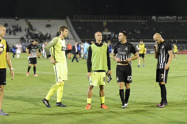 GOLMAN PARTIZANA POLUDEO ZBOG REZULTATA U NOVOM SADU: Sasuo ozbiljnu paljbu po srpskom fudbalu, čak je i psovao!