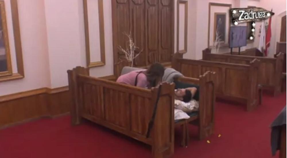 Malo po malo i završili pod jorganom