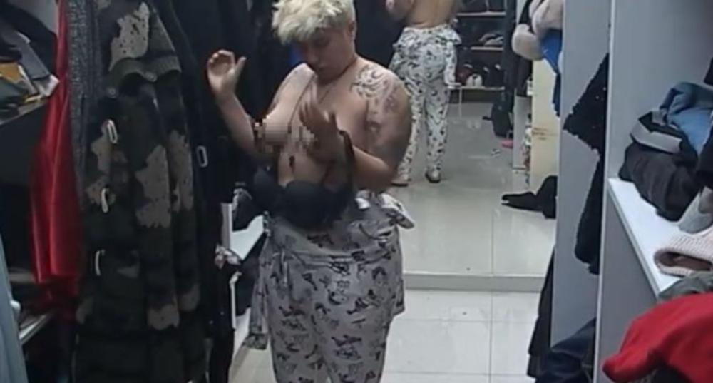 Matora gledala da l' je sve na svom mestu