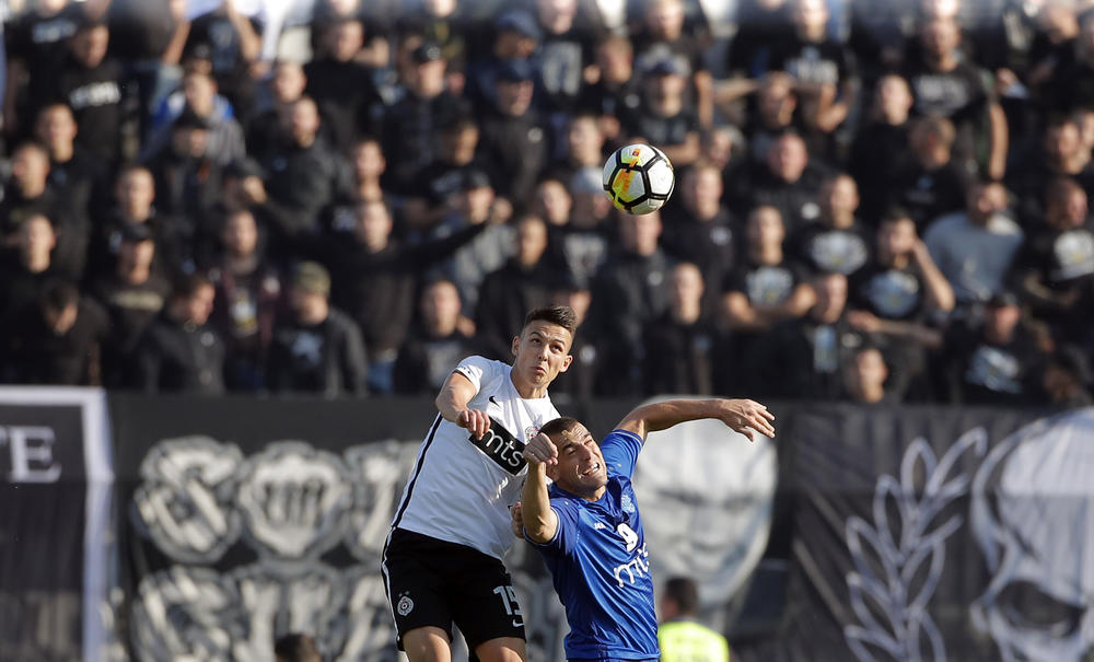 Svetozar Marković u duelu sa igračem Radnika  