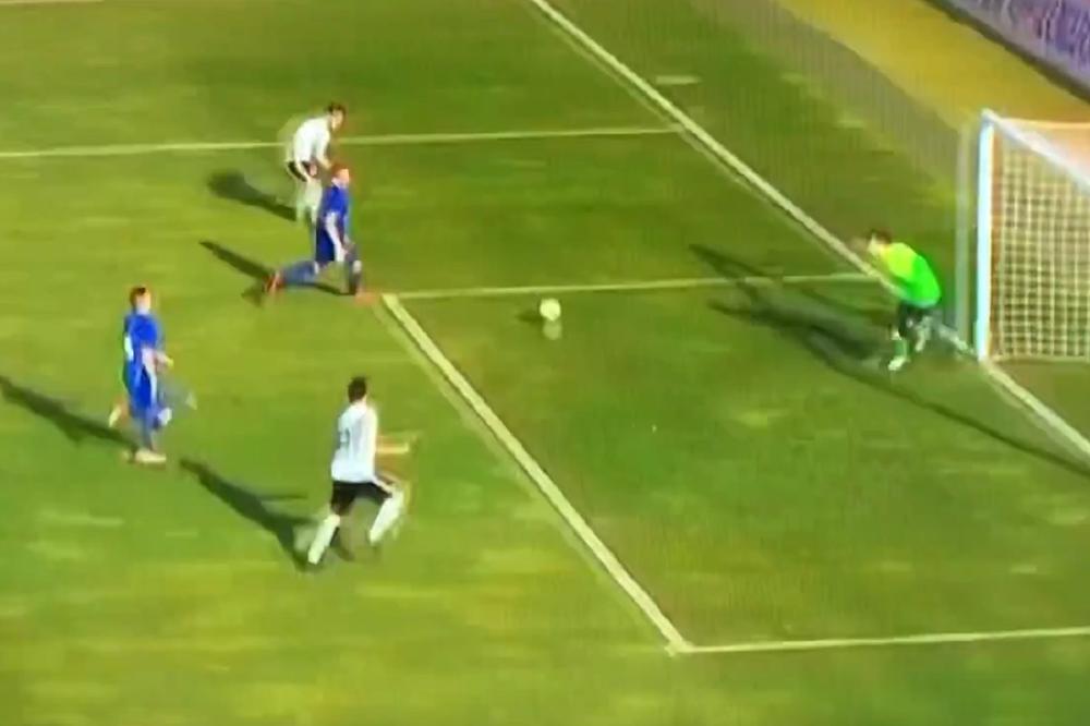 NESTVARAN PROMAŠAJ NEMANJE NIKOLIĆA: Imamo najkomičniju situaciju sezone, svi su loptu već videli u golu!